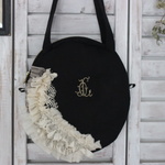 オーバル型モノグラム刺繍のふんわりバック