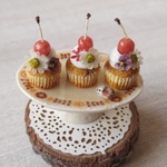 ゴロ寝ハリネズミ＊＊エディブルフラワーとさくらんぼ のカップケーキ スタンド＊＊