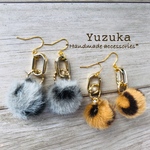 ラビットファーボールとゴールドチェーンのピアス/イヤリング