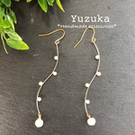 パール付きツイストメタルスティックのピアス/イヤリング