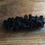 革花のバレッタ(ビーズ）金具7cm　ブラック