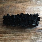 革花のバレッタ  金具7cm　ブラック
