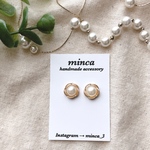 𓐍小ぶり パール𓐍 ピアス/イヤリング  カボション　オフィス　清楚　上品　華奢　パーティー　お呼ばれ