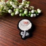 ぺたんこ刺繍ブローチ (グレー)