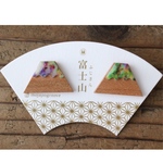 富士山ピアス「緑風」　木のピアス　チェリー材