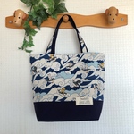 再販☆【Ｓ】トートバッグ（猫が魚で波乗り、サーフィン）ネイビー