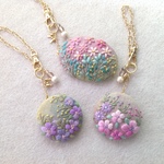 【rinrakiさまオーダー品】リネンと刺繍の花刺繍のバックチャーム＆ブローチR