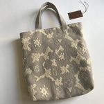 新作♪lylic グレーでマチ付きお散歩バッグ✨ ミナペルホネンの生地を使用して