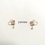 ミニシリーズ　ハートチャームのビジューピアス　ピンク