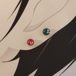 【3109】赤深緑ビーズ　小さいステンレスピアス 