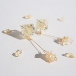 シトリンとスクエアに閉じ込めた白い花＊ピアス・イヤリング