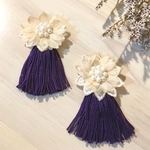 ◯フラワー×タッセルピアス ベージュ×パープル
