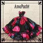 ゴージャスな薔薇柄のボリュームフリルロングドレス（黒×ローズピンク）