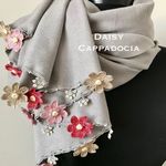 刺繍のお花つき　パシュミナストール「デイジー」ライトグレー