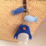ペンギンとさかなのバッグチャーム