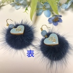 ミンクファー が揺れるハートの可愛いピアス／イヤリング（ネイビー✖︎水色）