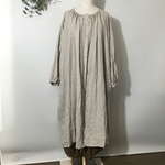 リネンボタンのワンピース