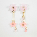 桜のアシンメトリー樹脂ピアス（桜吹雪）