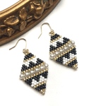 ◇pearl earrings ◇(black white pattern)