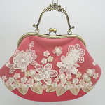 気持ち華やぐがま口バッグ（口金21センチ）刺繍花柄