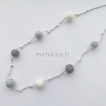 【SALE】￥1,200→￥850フェルトボールのロングネックレス<霞色>