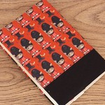 ラスト1点!!【文庫本】ゴムバンド栞付ブックカバー★兵隊 ねこ ロンドン キャット★赤