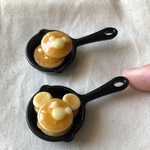 くまパンケーキのブローチ