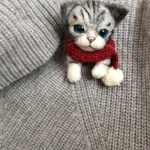 碧眼のマフラーニャンコブローチ🧣