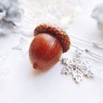 雪の結晶と冬どんぐりのストールピン  acorn   ブローチ  クリスマス ギフト