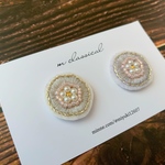 【再販】刺繍とビーズのお花ピアス(イヤリング) アイスグレー