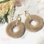 ファーリングピアス【ピンクベージュ】