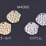 送料無料 40個 メタルパーツ 模様入り不規則 1穴 15×16mm【40ヶ】 M4062-R