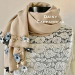 刺繍のお花つき　パシュミナストール「デイジー」ミルクティー＆グレー