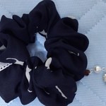 【送込】黒地白猫シフォンシュシュ　飾り付