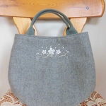 ＊Ｍ様ご予約品＊送料無料＊シンプル刺繍のウールトート
