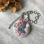 刺繍のバッグチャーム