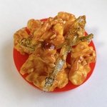 クルミと小魚の田作り。ブローチピン