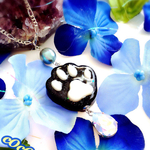 ぷにぷに肉球  ネックレス(黒×白ver.)