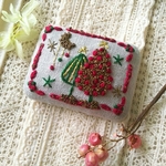 手刺繍ブローチ★ツリーとお月様