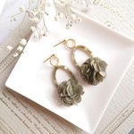 べっ甲×モスグリーン花*フープ✽アレルギー対応 ピアス