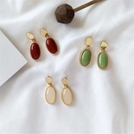 大人ピアス　シンプルピアス　綺麗　淡いピンクベージュ