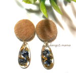 500円☆ファーカボション(キャラメル)☆花レジンのピアス/イヤリング