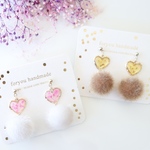 ハートのお花とファーボール♡　ゆれるピアス/樹脂ノンホールピアス（イヤリング）