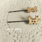 dog treat 木のボタンのヘアピン