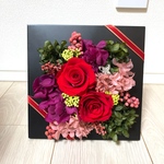 クリスマス　フレームアレンジ　赤い薔薇をメインに壁掛け可