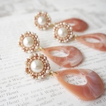 ビーズ刺繍のピアス 〜pearl×peach pink〜