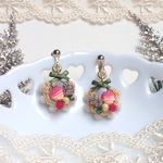 松ぼっくりと姫りんごリース　イヤリングorピアス