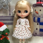 クリスマス🎄ワンピース　小花柄　オフホワイト　( ブライス、リカちゃん)