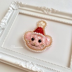 ビーズ刺繍♡くまさんサンタのブローチ