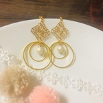 メタルレースとパールのラウンドピアス
